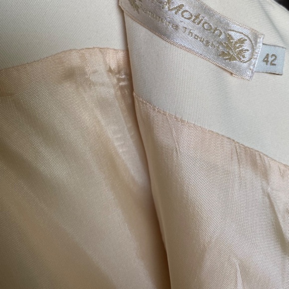 Casual dress in cream with a cover in blue. EU size 42 - Picture 6 of 9